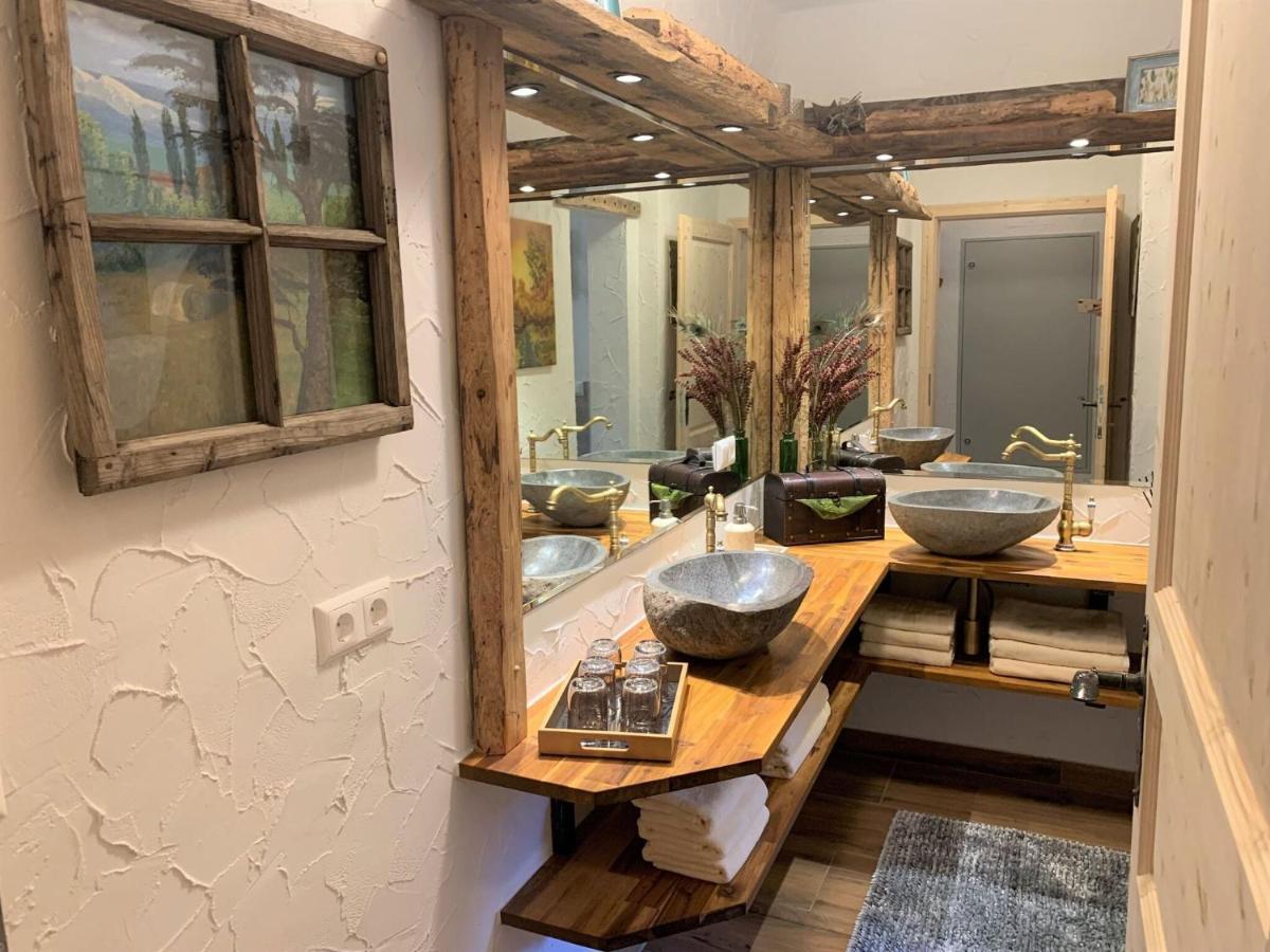 Large Detached Holiday Home In Muhr 외부 사진